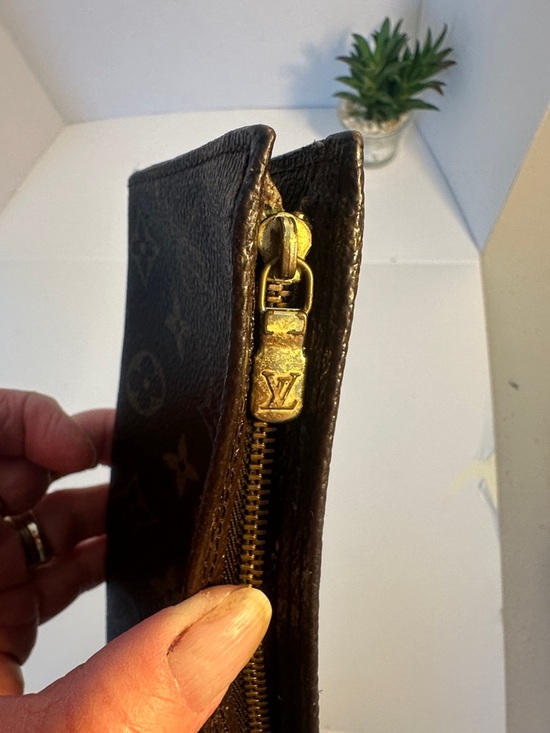 Louis Vuitton Monogram Clutch
Interior removed due to peeling and stickiness - Picture 6 of 7